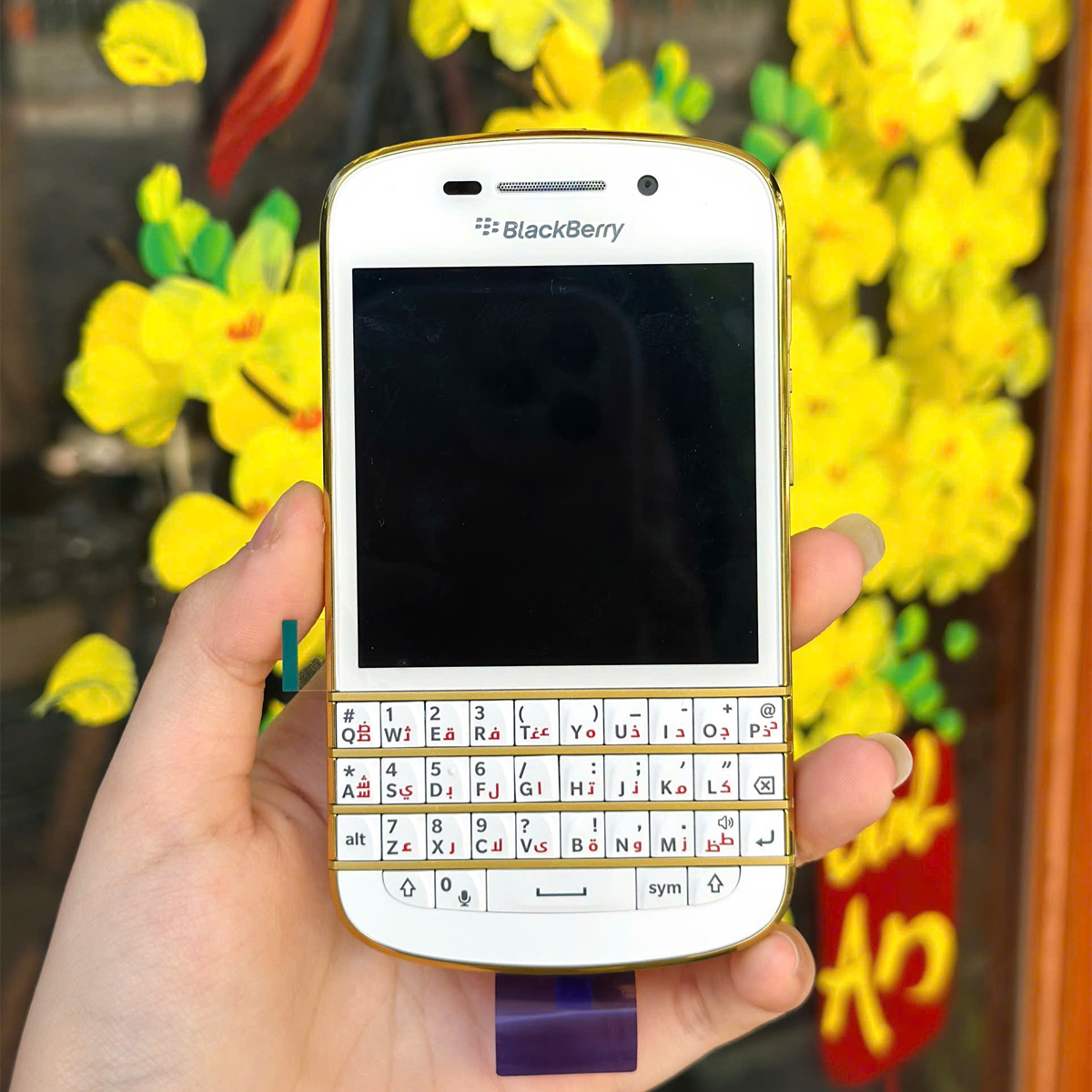 ĐIỆN THOẠI BLACKBERRY Q10 GOLD