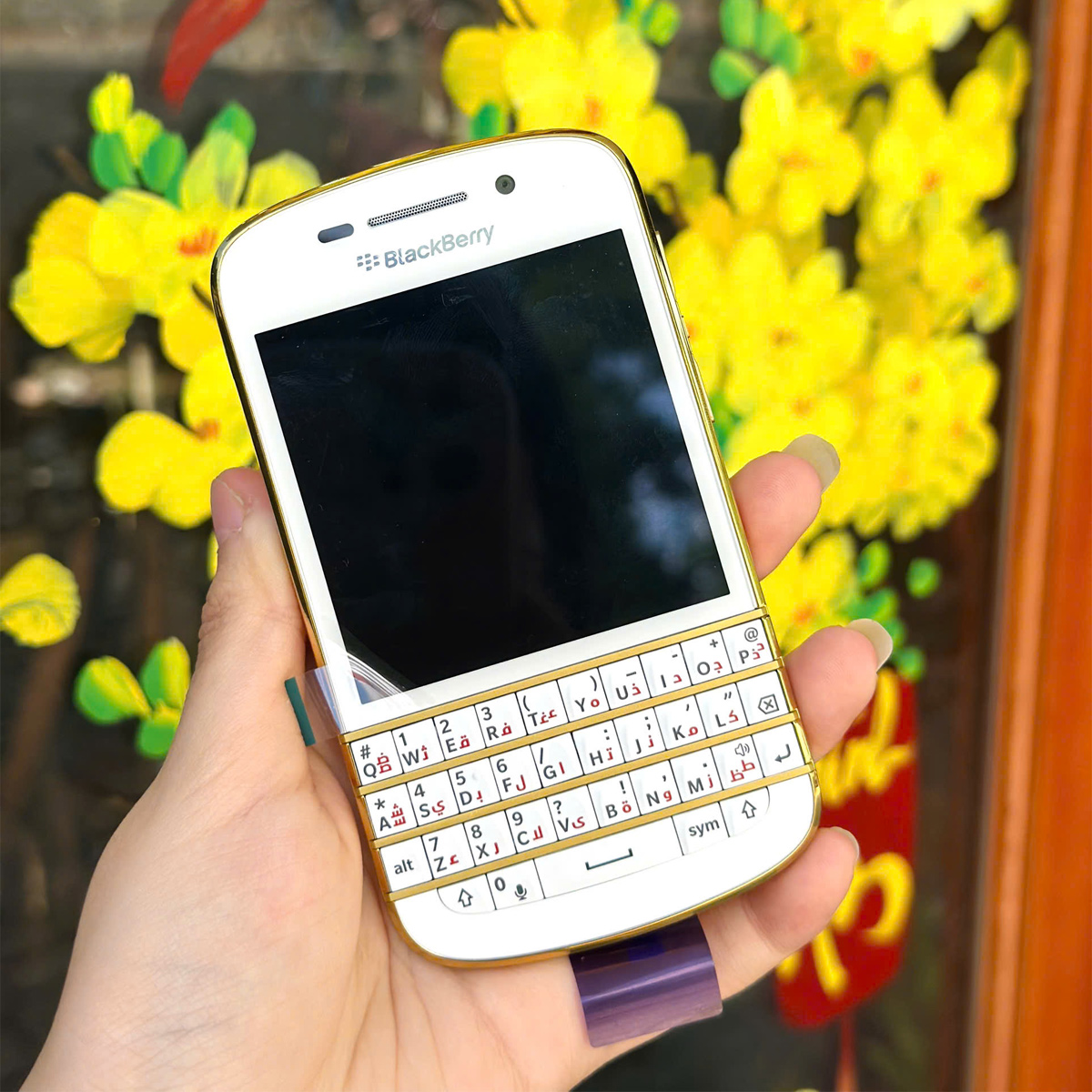 ĐIỆN THOẠI BLACKBERRY Q10 GOLD