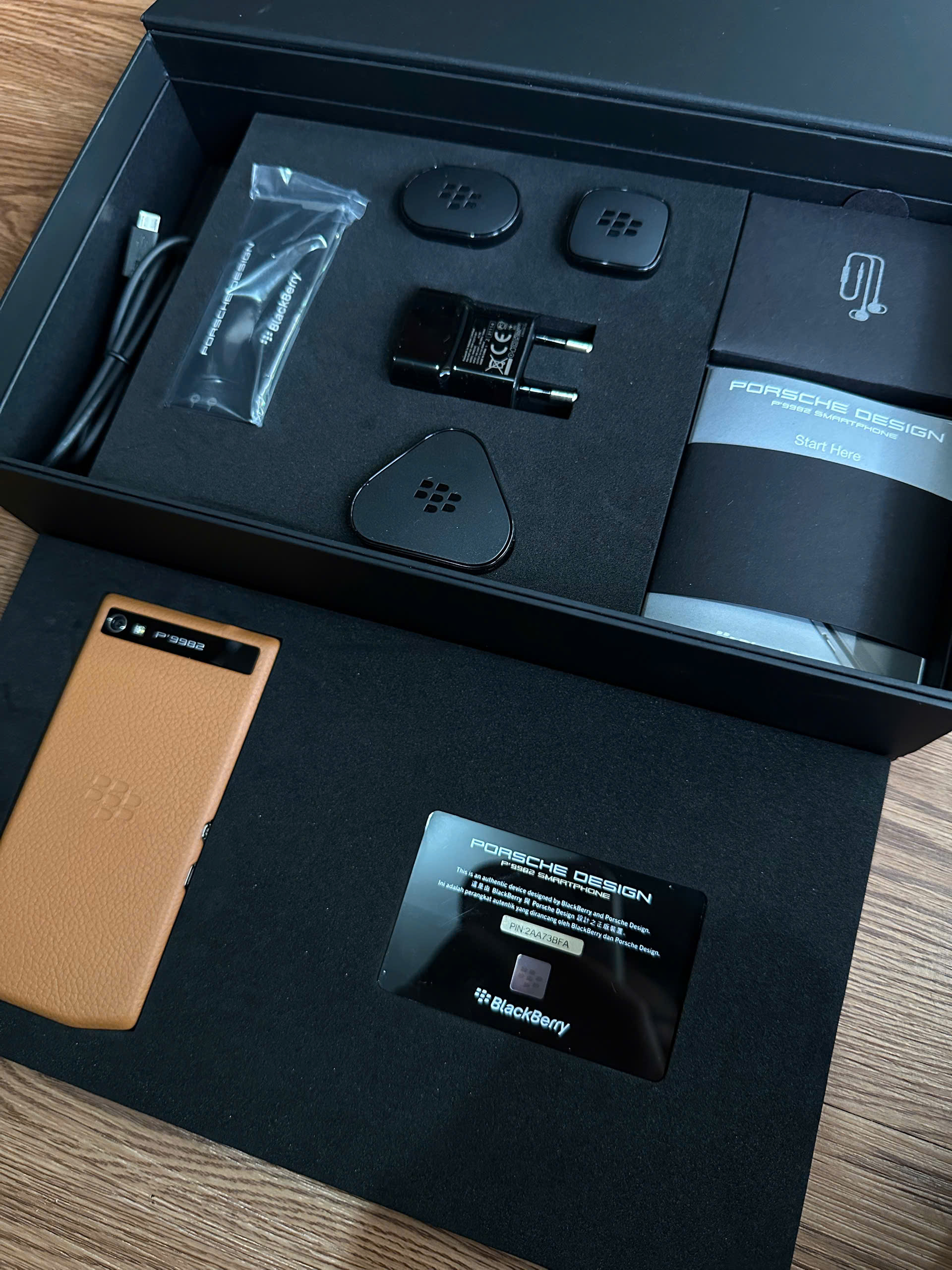 Điện Thoại BlackBerry Porsche Design P'9982