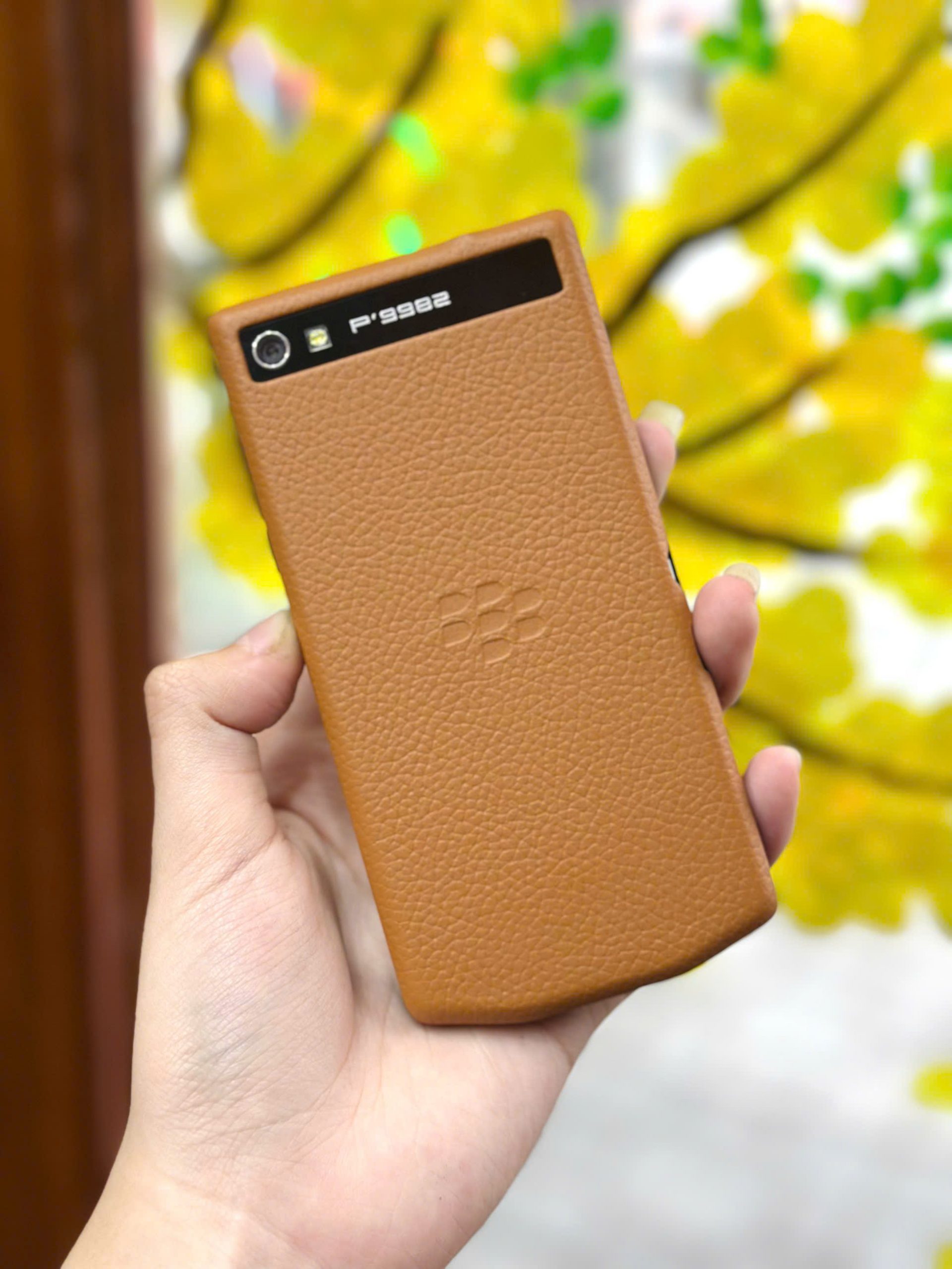 Điện Thoại BlackBerry Porsche Design P'9982